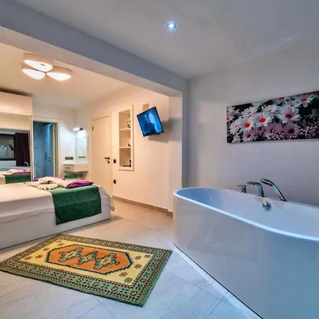 2 Bedroom 5 Minutes Drive To The Town * カルカン