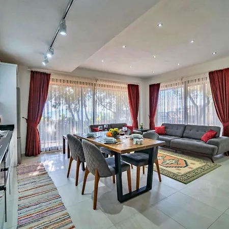 2 Bedroom 5 Minutes Drive To The Town * カルカン