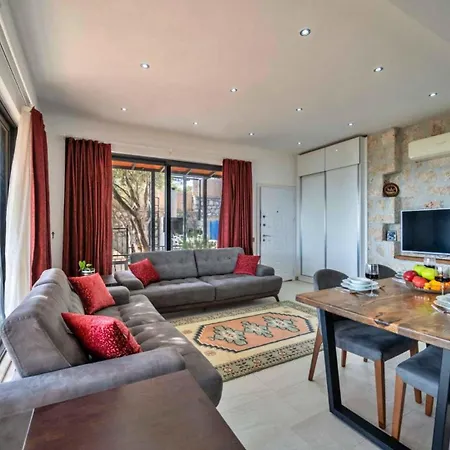 2 Bedroom 5 Minutes Drive To The Town Villa *